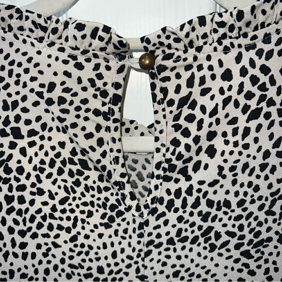 Mittoshop Black&Tan Animal Print Sleeveless Ruffle neck w keyhole button closure - Picture 7 of 8